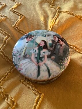 George Gone With The Wind Music Trinket Box – White and Gold